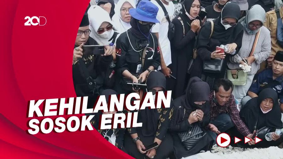 Isak Tangis Warga di Makam Eril