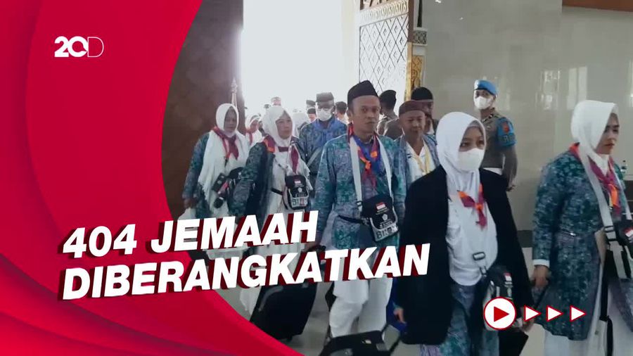 Isak Tangis Warnai Keberangkatan Calon Jemaah Haji di Tasikmalaya