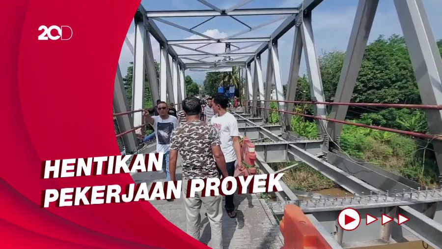 Saat Ratusan Warga Protes Renovasi Jembatan Bagbagan Sukabumi