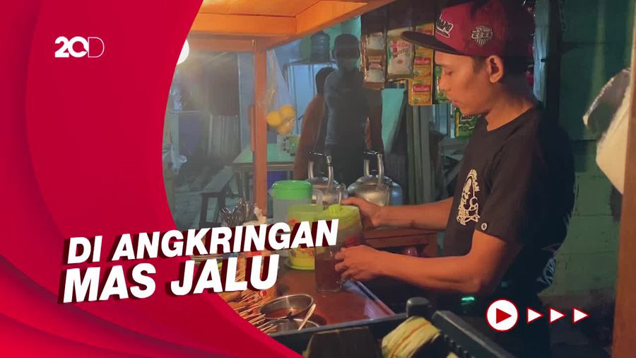 Murah Meriah! Menyantap Nasi Kucing dengan 15 Lauk Pilihan