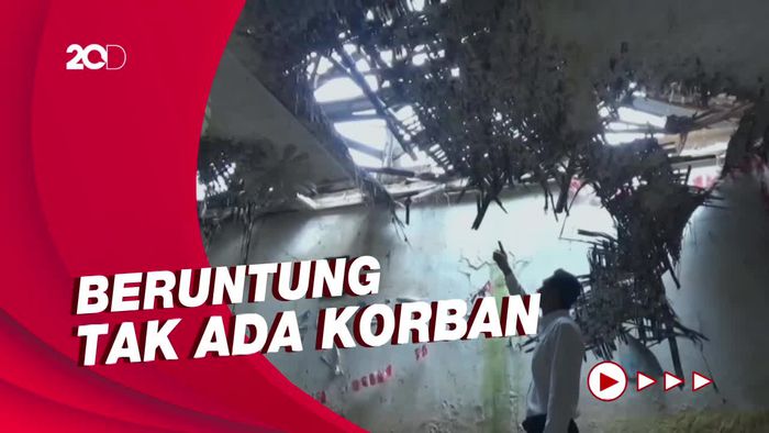 Diguyur Hujan Deras, Atap 2 Ruang Kelas SD di Cianjur Ambruk