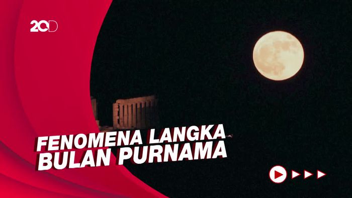 Melihat Keindahan Strawberry Supermoon di Belakang Kuil Kuno Yunani
