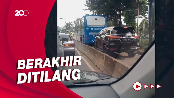 Aksi Fortuner Plat RF Terobos Busway Berujung Diciduk Polisi
