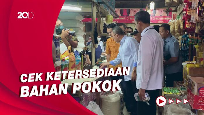 Momen Mendag Zulhas Tinjau Pasar Cibubur Sehari Usai Dilantik