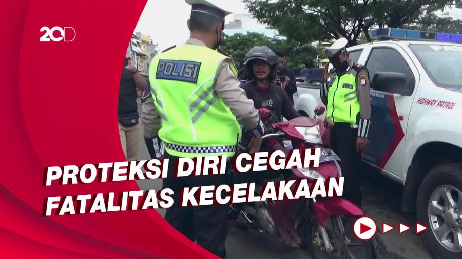 Imbau Pemotor Tak Pakai Sandal Jepit, Kakorlantas: Bahaya Kalau Jatuh