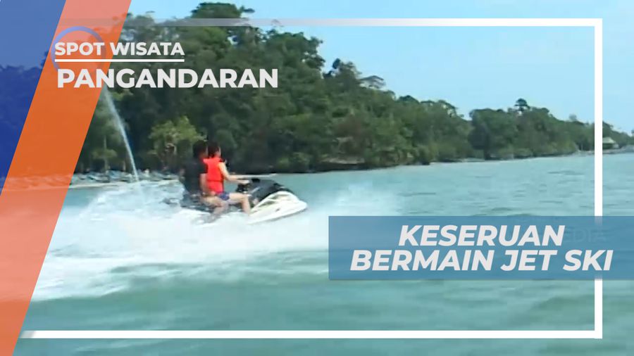 Memacu Jet Ski dengan Kecepatan Tinggi, Pangandaran