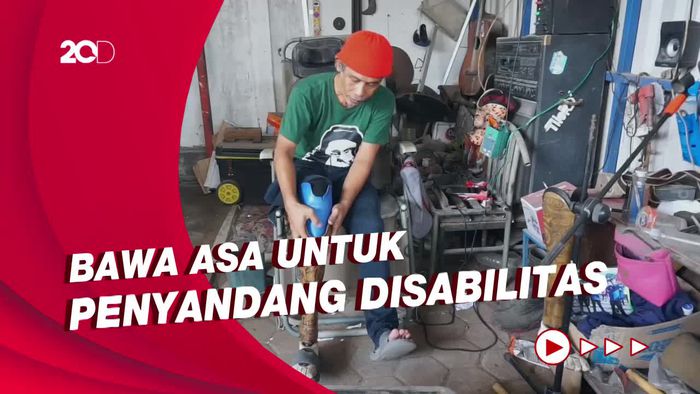 Melihat Pembuatan Kaki Palsu di Mojokerto