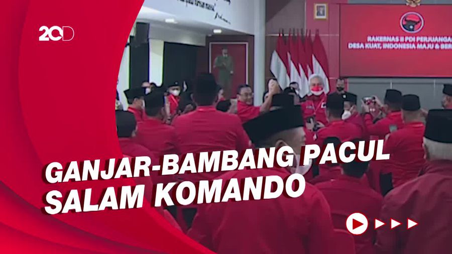 Pernah Disindir Kemajon, Kini Ganjar Raih Tangan Bambang Pacul