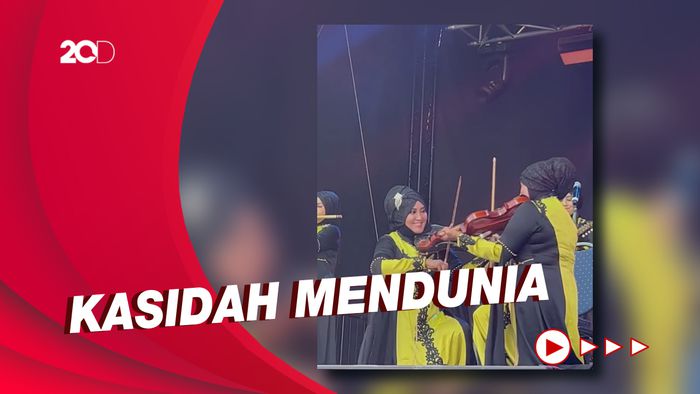 Aksi Memukau Grup Kasidah Nasida Ria di Panggung Jerman