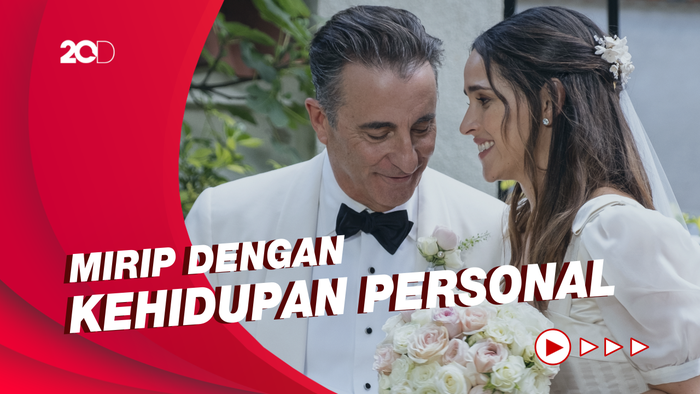 Problematika Tradisi Pernikahan di Father of The Bride Bagi Adria Arjona