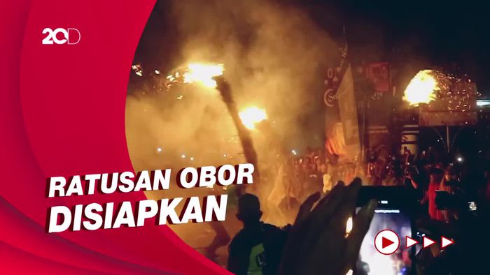 Kemeriahan Tradisi Perang Obor di Jepara