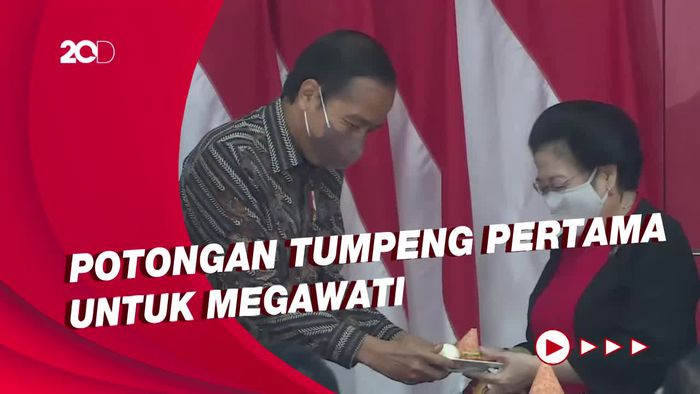 Saat Jokowi Dapat Kejutan Ultah di Rakernas PDIP