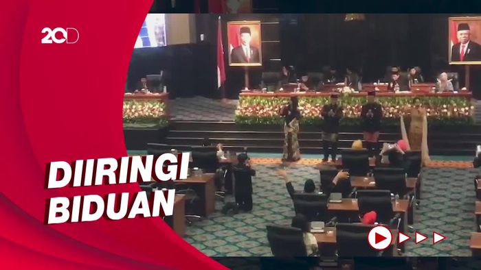 Rayakan HUT DKI, Anies-Prasetyo Edi Joget Lagu Batak Bersama