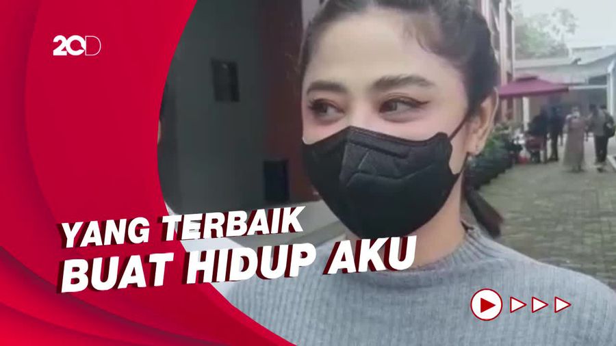 Raut Wajah Dewi Perssik Usai Digugat Cerai Angga Wijaya