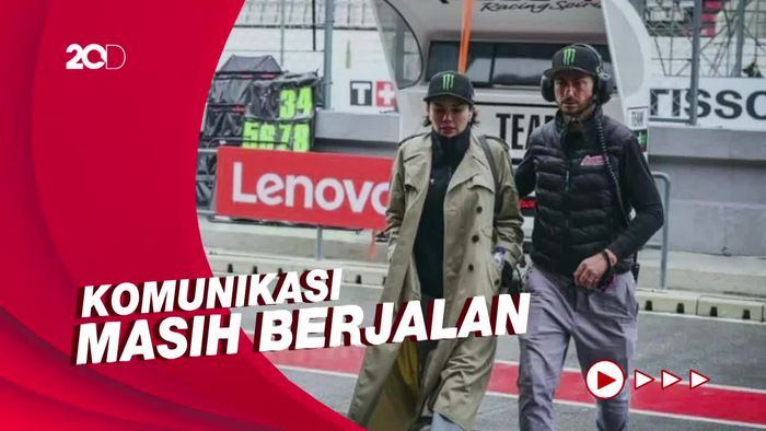 Nikita Mirzani Bantah Kabar Putus dengan John Hopkins