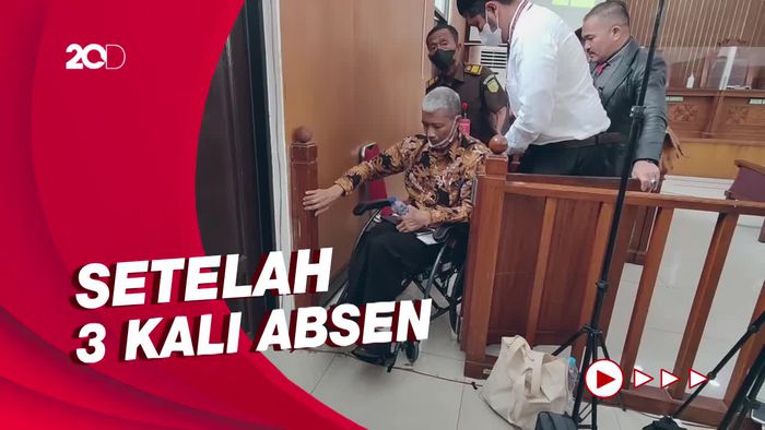 M Kace Hadiri Sidang Penganiayaan Irjen Napoleon Pakai Kursi Roda