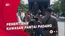 Satpol PP Padang Diserang PKL Saat Lakukan Penertiban