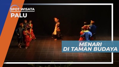 Pentas Tarian Tradisional di Taman Budaya Kota Palu Sulawesi Tengah