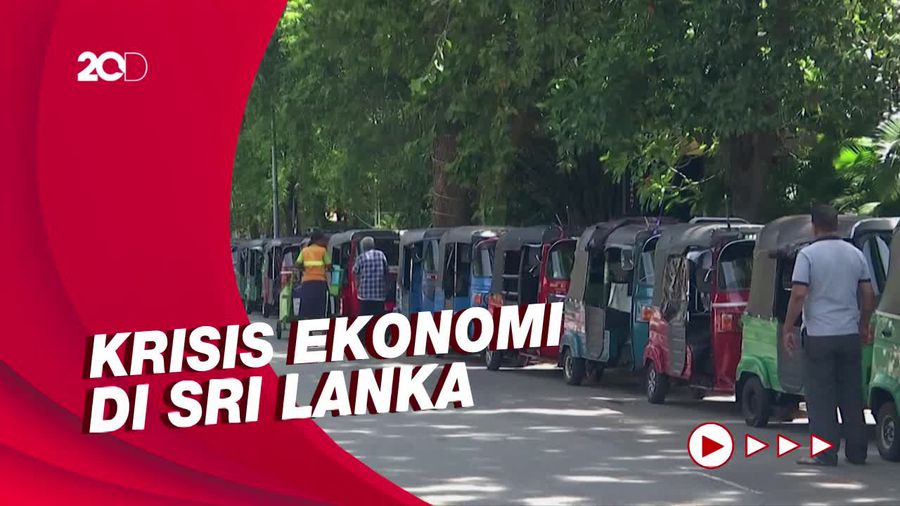 Antrean Panjang Warga Sri Lanka Demi Dapatkan BBM