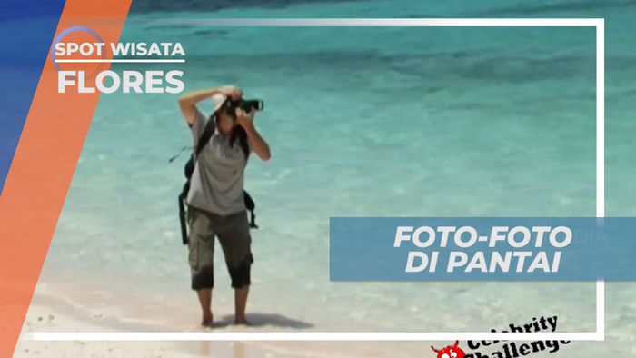 Berfoto Seru di Jernihnya Air di Pantai, Flores