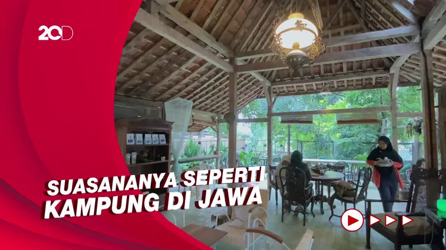 Menyantap Coto Makassar di Bangunan Limasan 300 Tahun