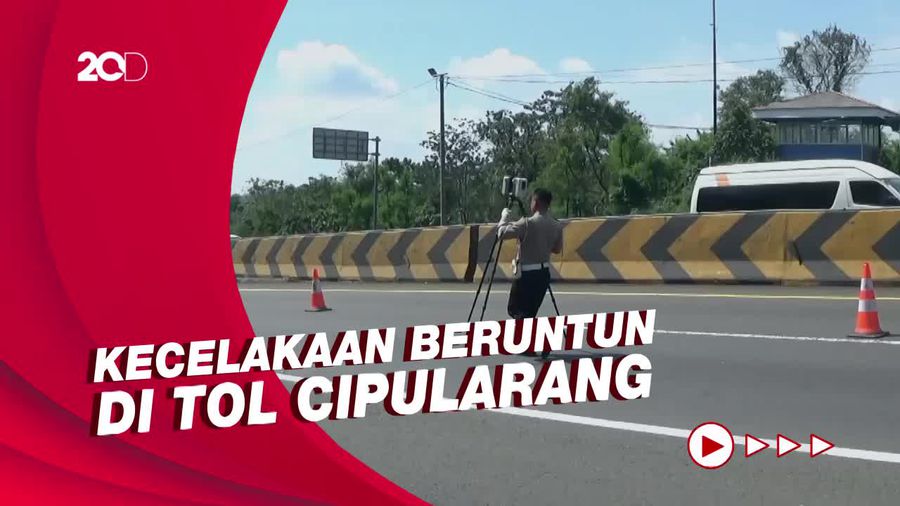 Polisi Olah TKP Laka Libatkan 17 Kendaraan di Cipularang