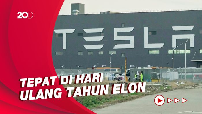 Elon Musk PHK Ratusan Karyawan Autopilot Tesla