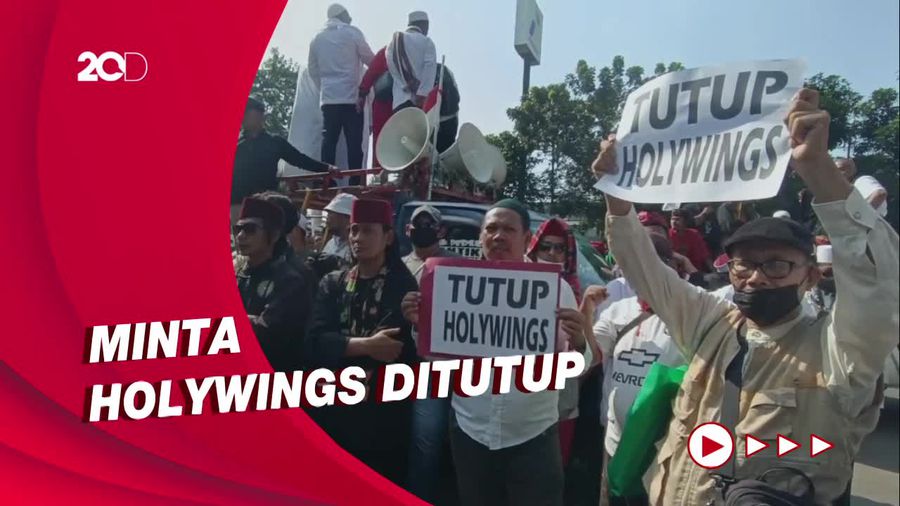 Massa PA 212-FPI Geruduk Pemkot Bekasi, Minta Holywings Ditutup!