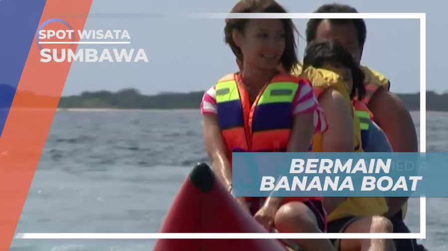 Bermain Banana Boat di Pantai Labuan Pade Sumbawa Nusa Tenggara Barat
