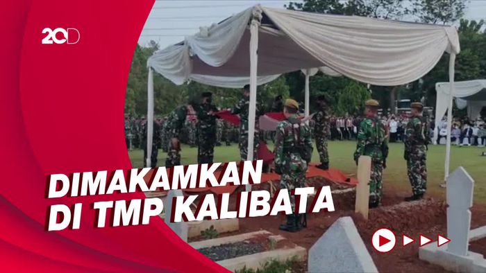 Momen Upacara Militer Iringi Pemakaman Tjahjo Kumolo