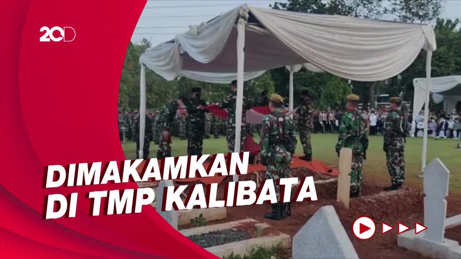 Momen Upacara Militer Iringi Pemakaman Tjahjo Kumolo