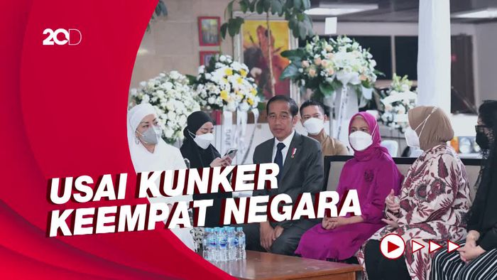 Momen Jokowi Takziyah ke Rumah Duka Tjahjo Kumolo Usai Mendarat di RI