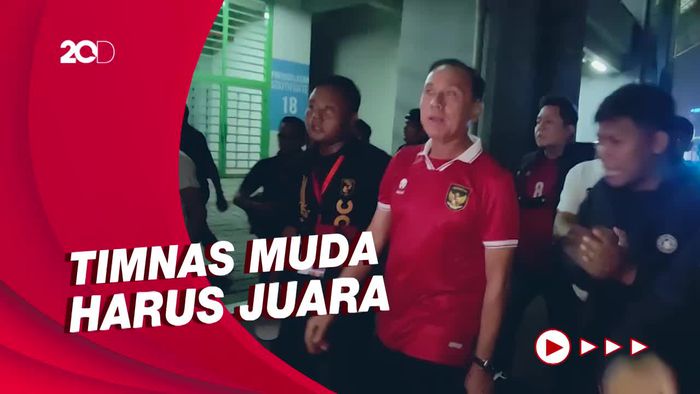 Tonton Timnas, Iwan Bule Diteriaki Suporter Shin Tae-yong Stay!
