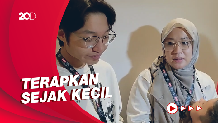 Okie Agustina Ajak Anak-anaknya Berkurban