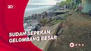 Gelombang Tinggi Rusak Jalan di Pesisir Pantai Jembrana Bali