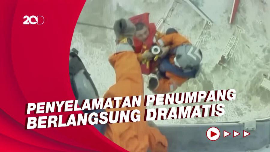 Siklon Tropis Chaba Mengamuk di Perairan Hong Kong, Kapal Terbelah Dua  