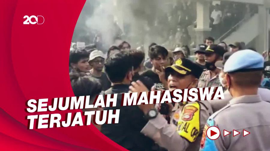 Ricuh Unjuk Rasa Tolak RKUHP di Tasik, Mahasiswa-Polisi Bentrok!