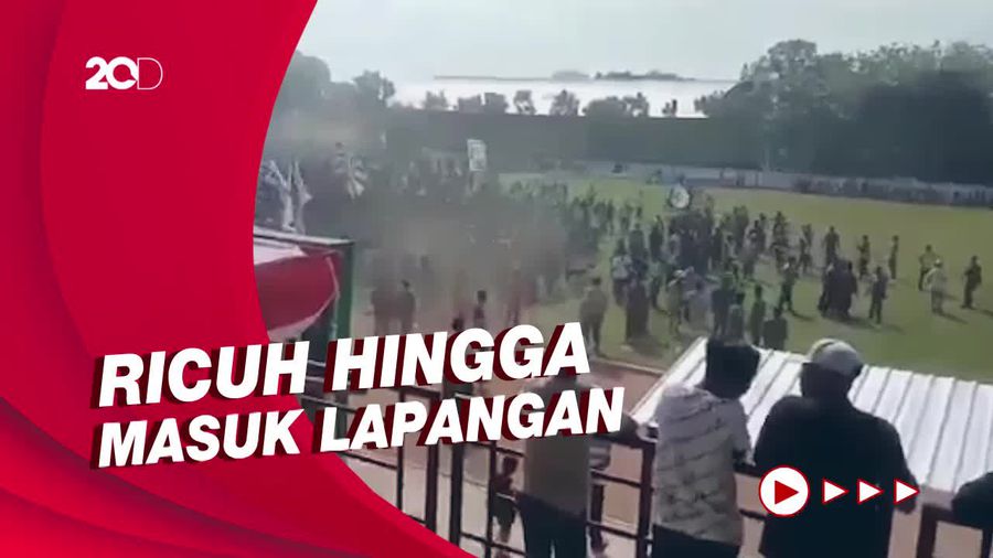 Liga Santri di Jombang Ricuh, Suporter Merangsek Masuk Lapangan