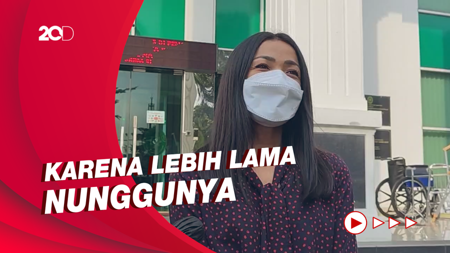 Kesabaran Nirina Zubir Diuji saat Kawal Sidang Kasus Mafia Tanah