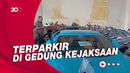 Mobil Mewah Doni Salmanan Mejeng di Kejari Bale Bandung