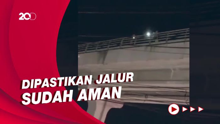 Penumpang LRT Palembang Jalan Kaki Gegara Listrik Padam