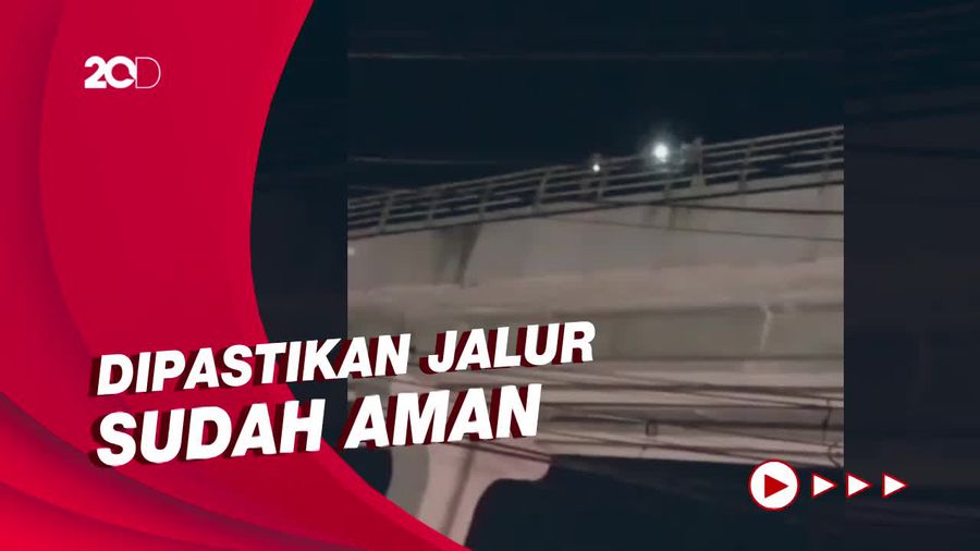 Penumpang LRT Palembang Jalan Kaki Gegara Listrik Padam