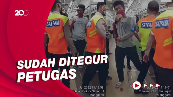 Momen 3 Penumpang KRL Diturunkan Paksa Gegara Ngobrol