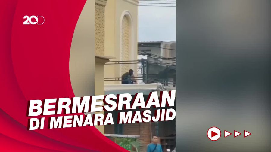 Geger Sejoli Bermesraan di Menara Masjid Besar Banjaran!