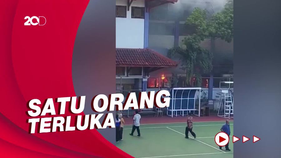 Kebakaran di UNS Solo, Mahasiswa Dievakuasi dari Jendela