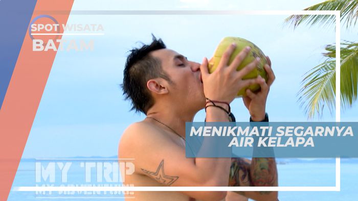 Menikmati Kesegaran Air Kelapa di Pulau Ranoh Batam