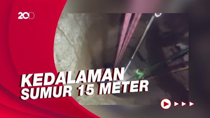 Tegang! Detik-detik Damkar Evakuasi Bocah Tercebur Sumur di Bogor