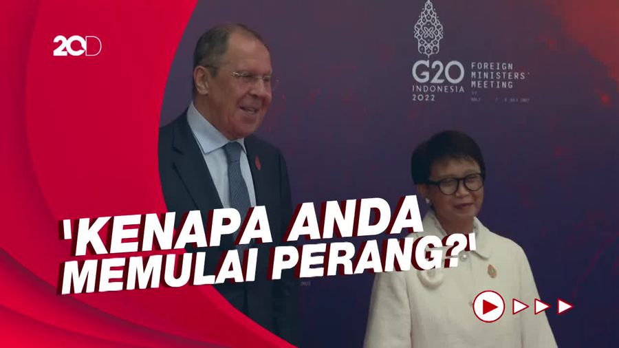 Teriakan Anti Perang saat Menlu Retno Jabat Tangan Menlu Rusia