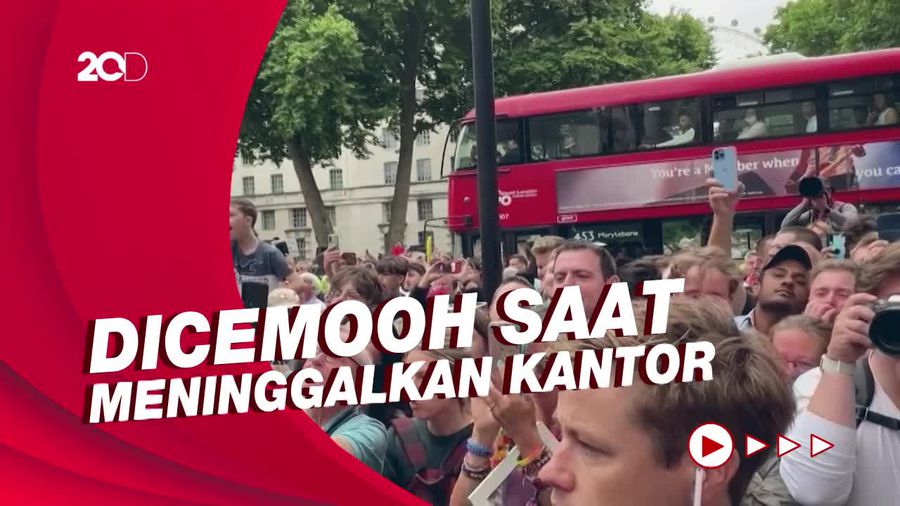 Hengkangnya PM Inggris Diiringi Olok-olok Warga