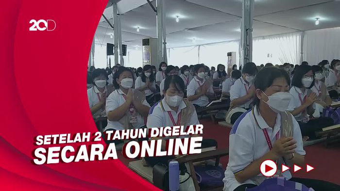 Ribuan Umat Buddha Baca Kitab Suci Tipitaka di Candi Borobudur